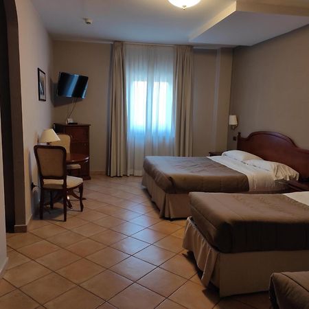 Hotel Le Mura Фолиньо Екстериор снимка