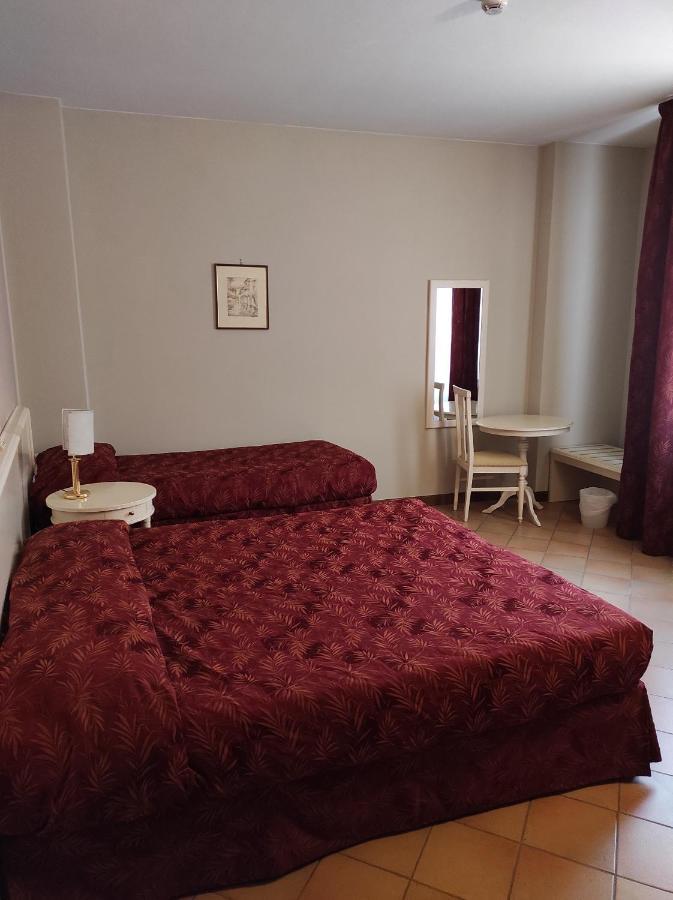 Hotel Le Mura Фолиньо Екстериор снимка