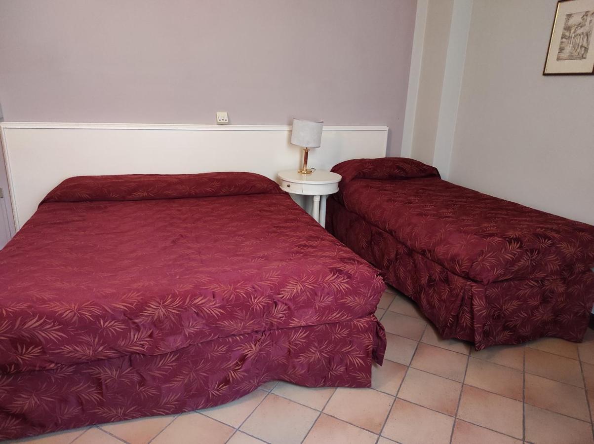 Hotel Le Mura Фолиньо Екстериор снимка