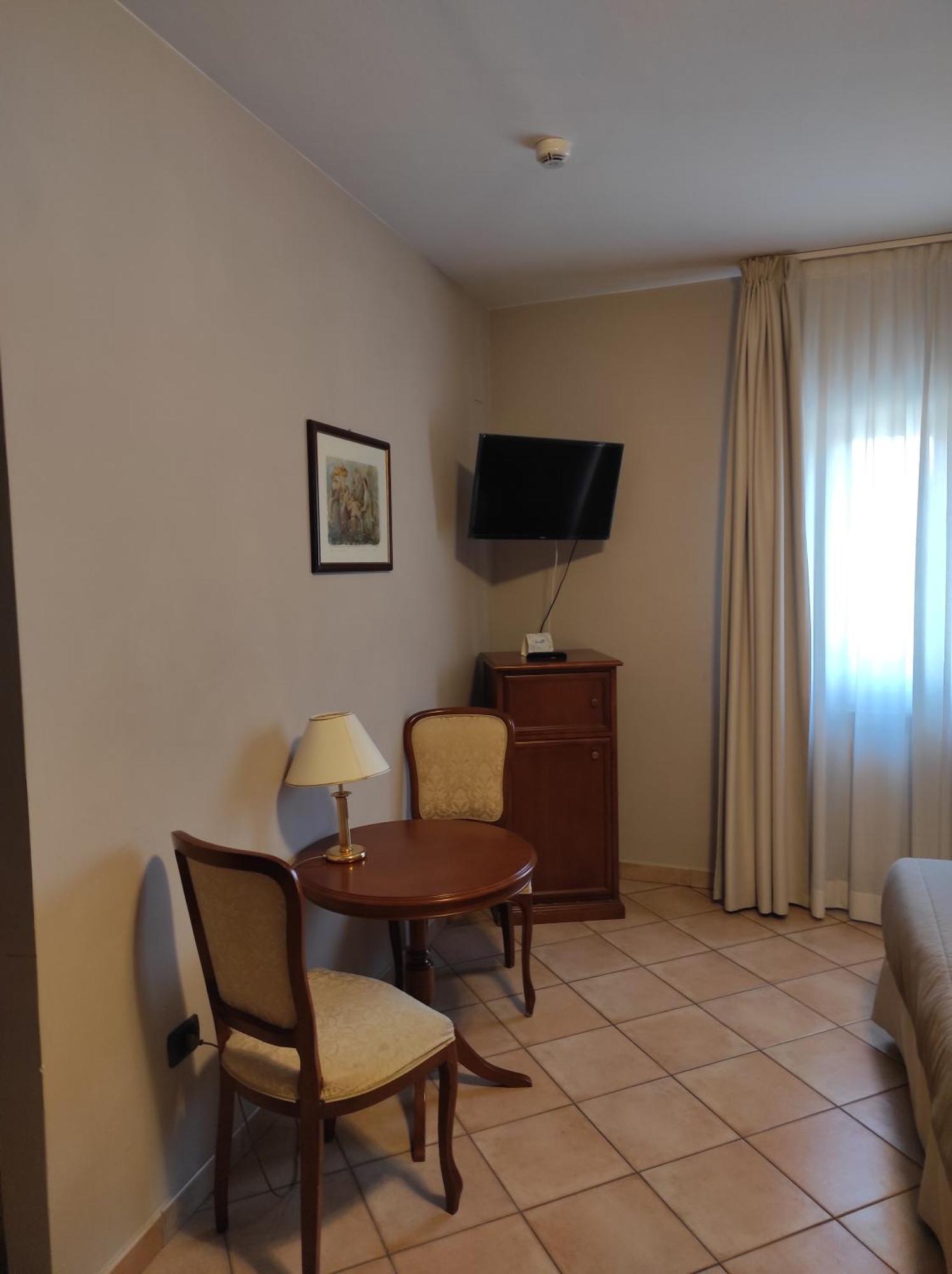Hotel Le Mura Фолиньо Екстериор снимка