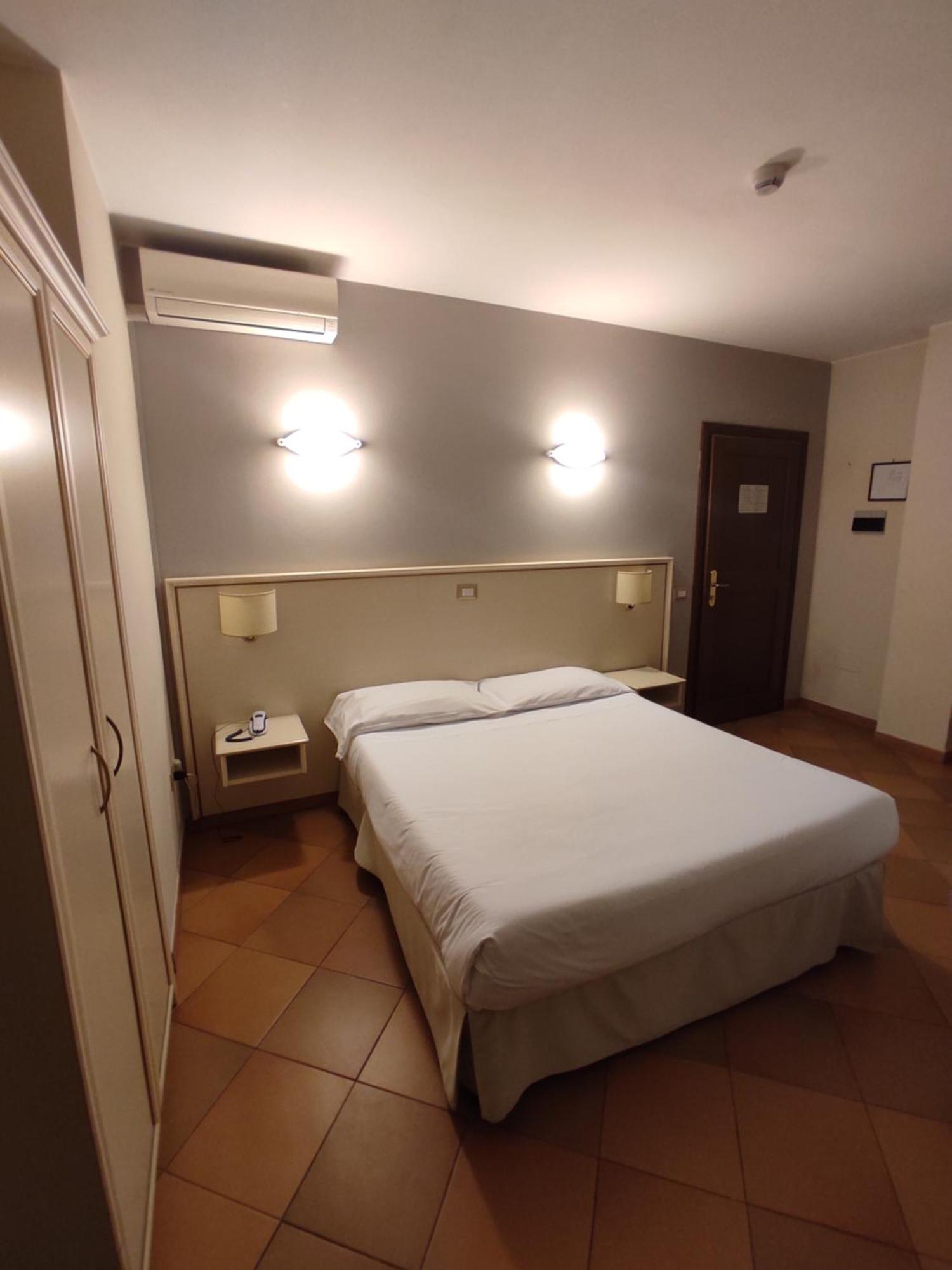 Hotel Le Mura Фолиньо Екстериор снимка