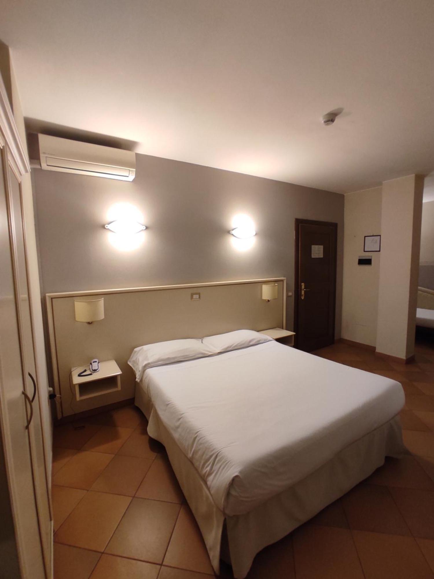 Hotel Le Mura Фолиньо Екстериор снимка