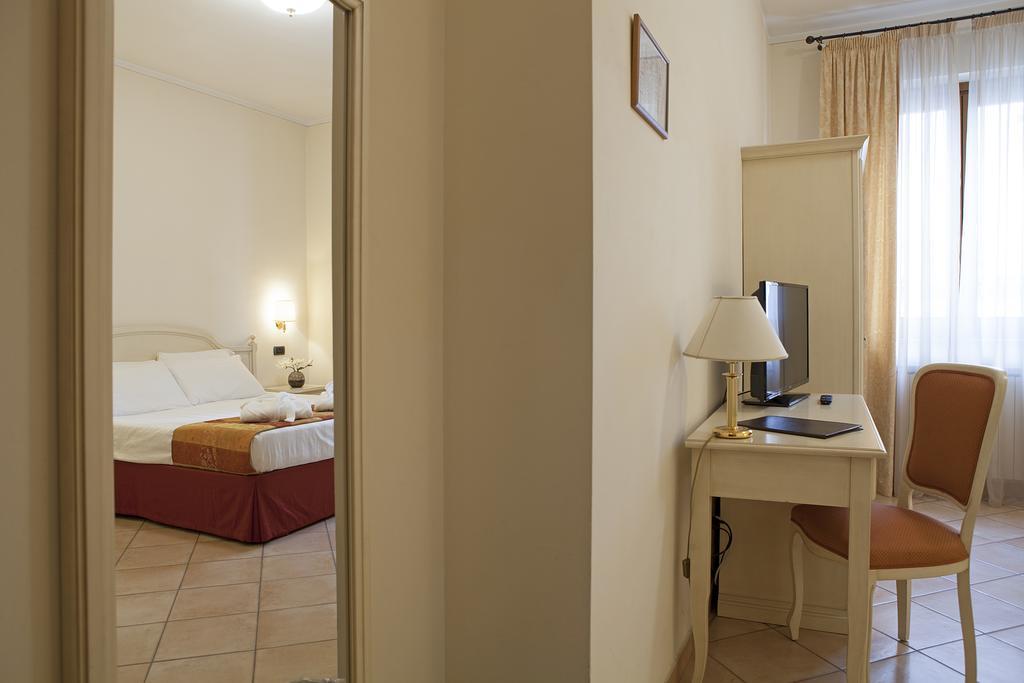 Hotel Le Mura Фолиньо Екстериор снимка