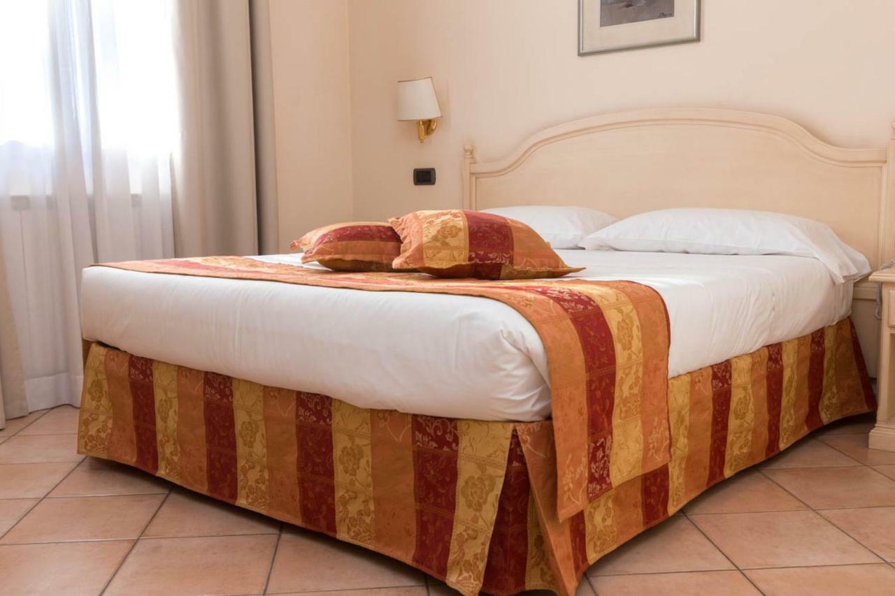 Hotel Le Mura Фолиньо Екстериор снимка